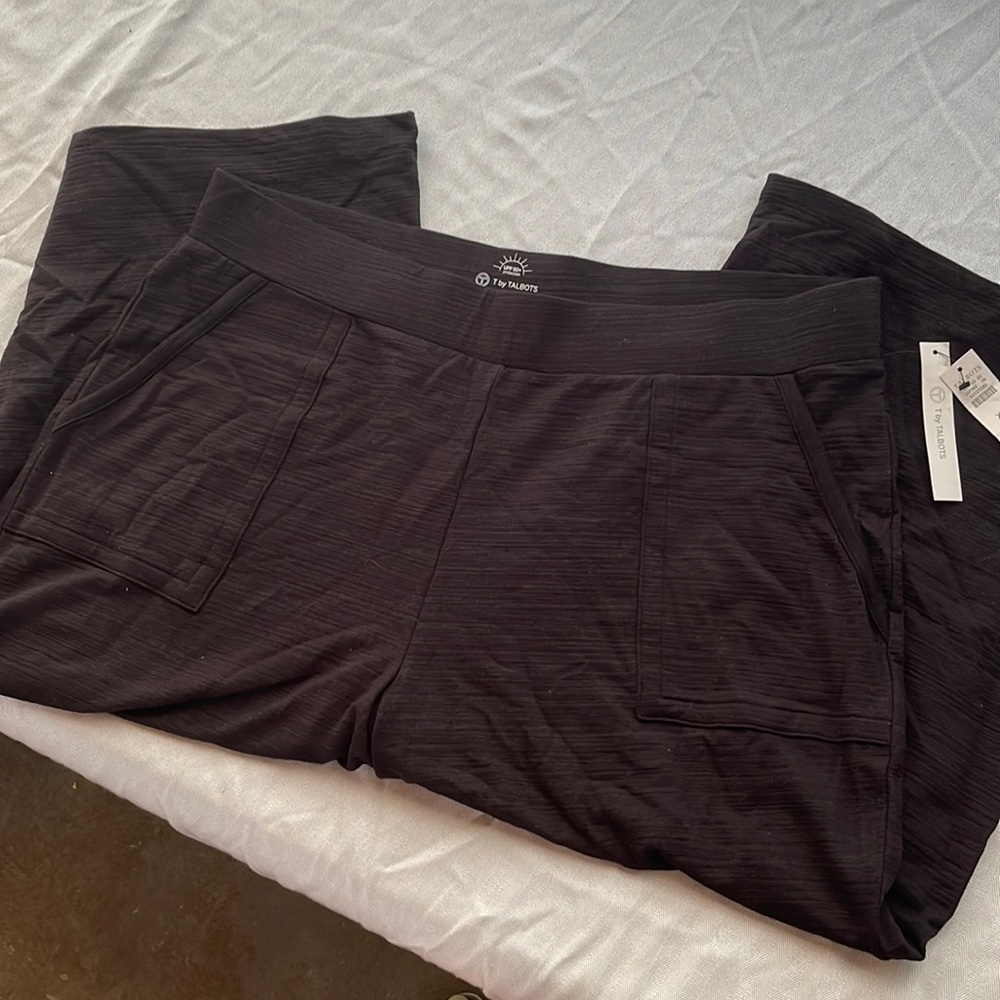 T by Talbots upf 50 light weight capris NWT